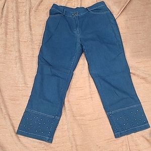 Cropped rhinestone botton pants. SzS